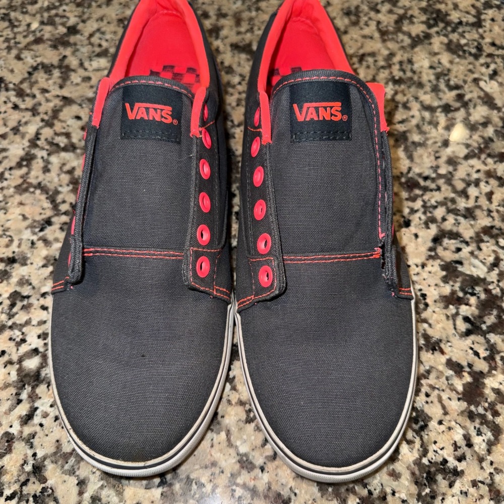 Vans Womens Low Top Sneakers Charcoal Red Checkerboard sole Size 9.5 Needs Laces